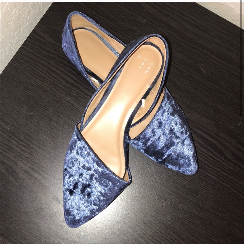 Cute blue velvet flats!